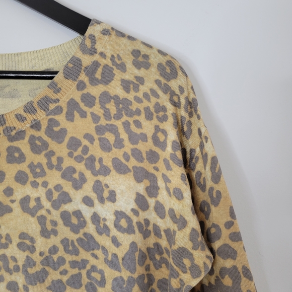 Wilfred aritzia women's leopard print silk cashmere blend top - Picture 3 of 8